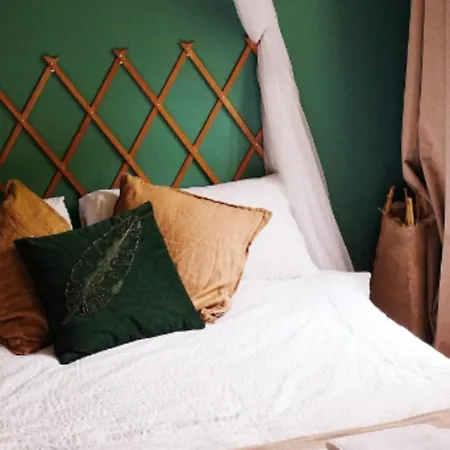 Atlas With Shared Bathroom